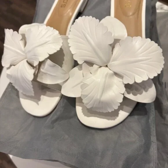 Chico's White Sandal Size 8 - Picture 3 of 7